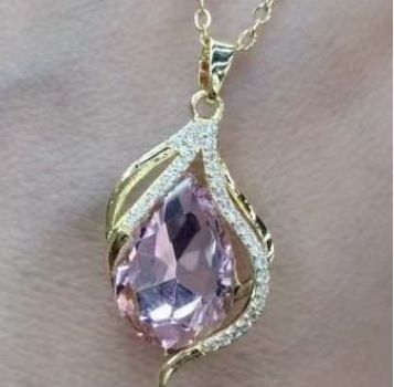 Collana con piccola gonna impreziosita da diamanti per donna, leggera, lussuosa, versatile, a forma di ventaglio, con catena corta per clavicola Beimu._voghion.com
