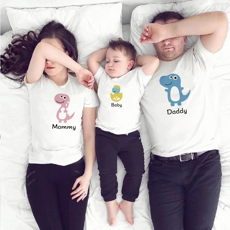 Frühling und Herbst Eltern-Kind-Kleidung Neue Kurzarm-T-Shirt Familie von drei oder vier Vater und Sohn Kleidung_voghion.com