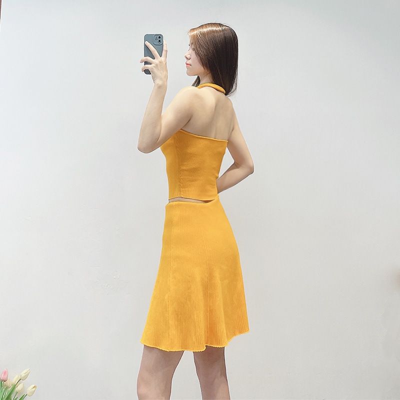 Completo top e gonna in maglia con scollo a V e top a collo alto, casual, giallo francese, da donna, estate 2025_voghion.com