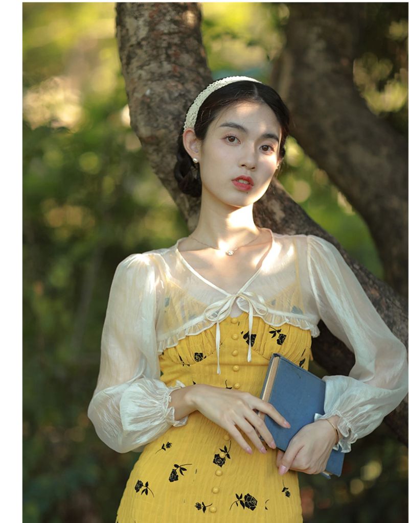 Καλοκαιρινή αναπνεύσιμη μπλούζα από μετάξι Nara, ανοιχτόχρωμη, αντιηλιακή προστασία_voghion.com