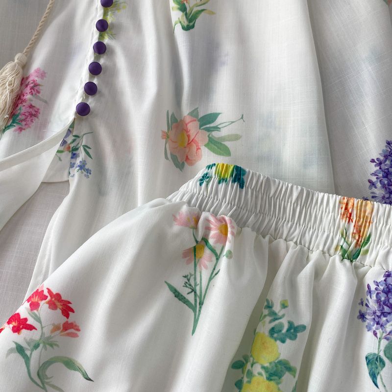 Completo composto da camicetta con maniche a sbuffo e stampa floreale e gonna snellente a vita alta - Elegante completo bianco in due pezzi_voghion.com