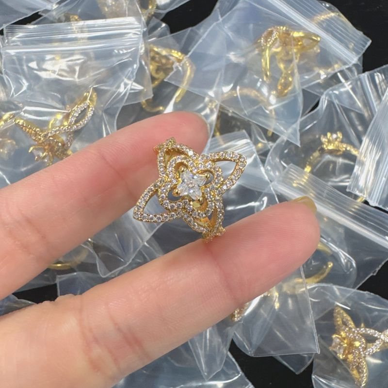 Super Flash And Exquisite New Ring Four-leaf Clover Ring Temperament Simple Personality High-end Light Luxury Versatile Fashion_voghion.com