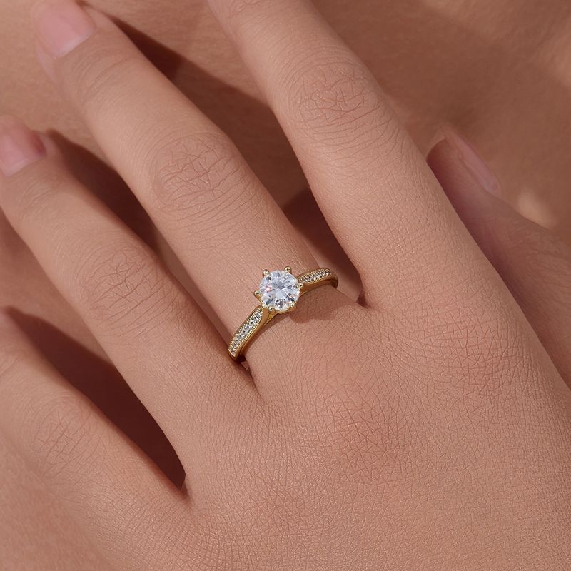 Gioielli da donna Anello classico con sei griffe di diamanti Anello in argento sterling S925 Regalo di compleanno Anello di nozze Gioielli di moda semplici e di lusso leggeri_voghion.com