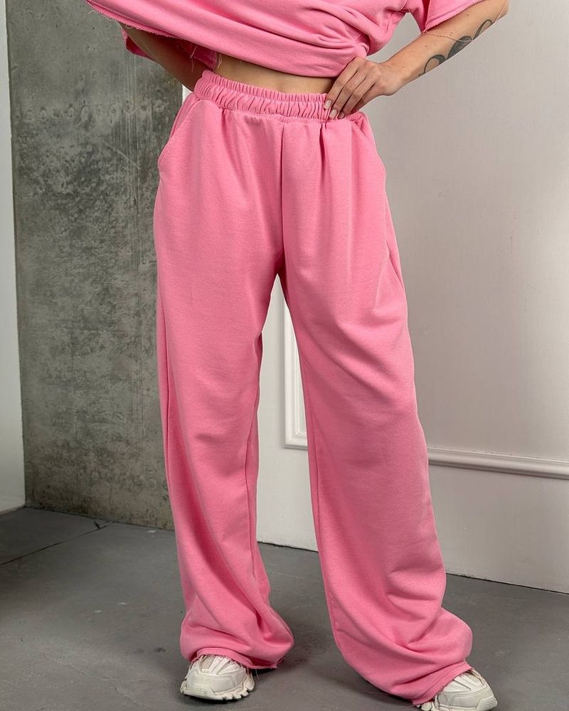 Tenue deux pièces tendance pour femme : ensemble t-shirt doux à col rond et manches courtes, pantalon décontracté, couleurs pastel crème glacée, streetwear décontracté_voghion.com