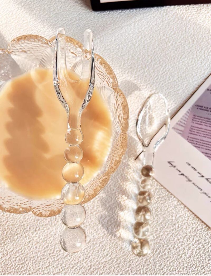 Utensili da pasticceria vintage americani ispirati alle perline di vetro: cucchiai e forchette in vetro verde pastello originali per cene creative in casa_voghion.com