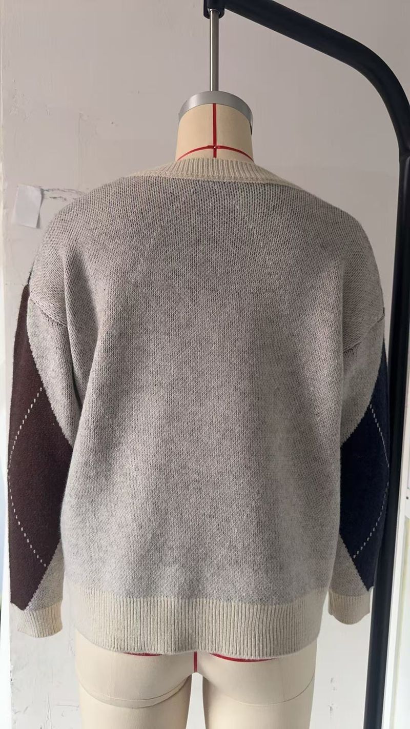 Suéter feminino retrô com decote em V e losangos – Pulôver de malha em cores contrastantes | Blusa casual coreana com caimento solto para outono e inverno_voghion.com