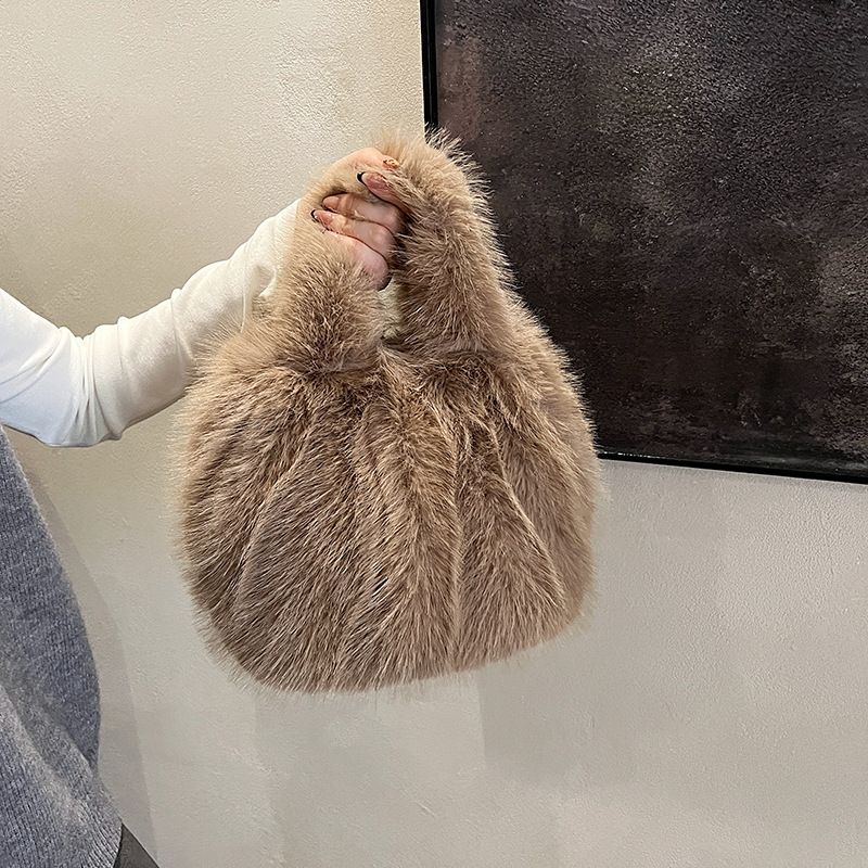 Plush for women, large capacity 2024 new autumn and winter single shoulder handbag, popular plush commuting bag_voghion.com