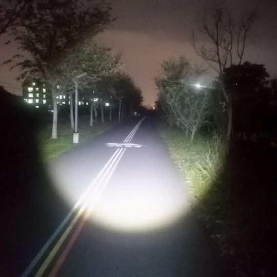 Ny stærk lyspatruljecamping, USB-opladning til udendørs fotos, klar laserlommelygte med COB_voghion.com