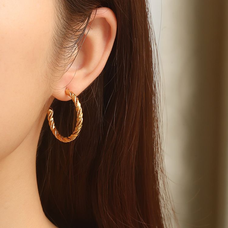 Cross-border hot earrings fashion stainless steel earrings trend simple twisted round ladies earrings jewelry wholesale_voghion.com