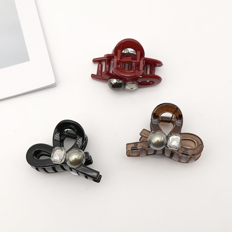 2025 neue High-End-Sinn der kleinen Größe Exquisite Hundert Frauen Pony Seite Licht Luxus Strass_voghion.com