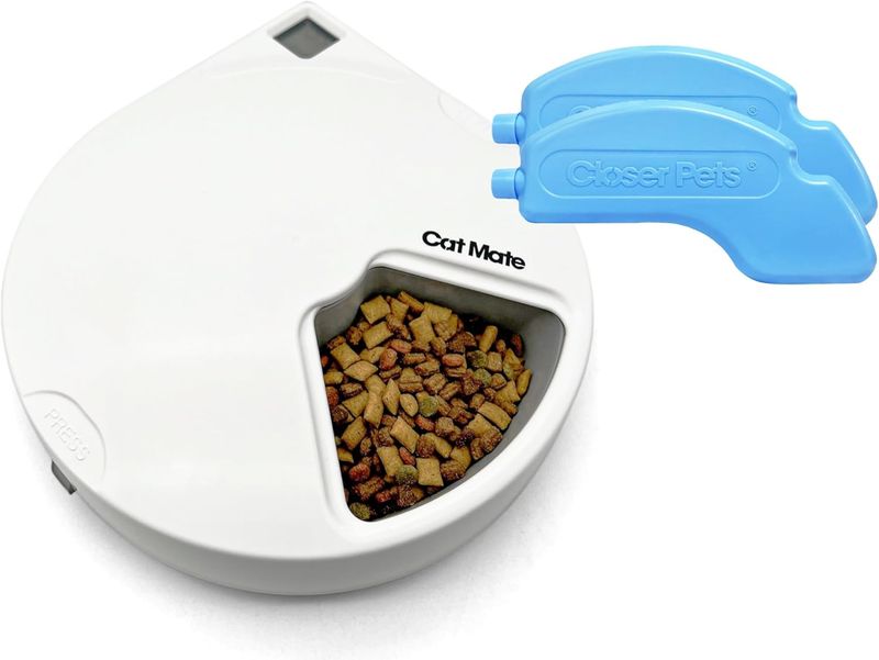 Cat Mate C500 Automatischer Futterautomat mit digitalem Timer und 5 Näpfen – für Katzen und kleine Hunde, Nass- oder Trockenfutter, inklusive zwei K_voghion.com