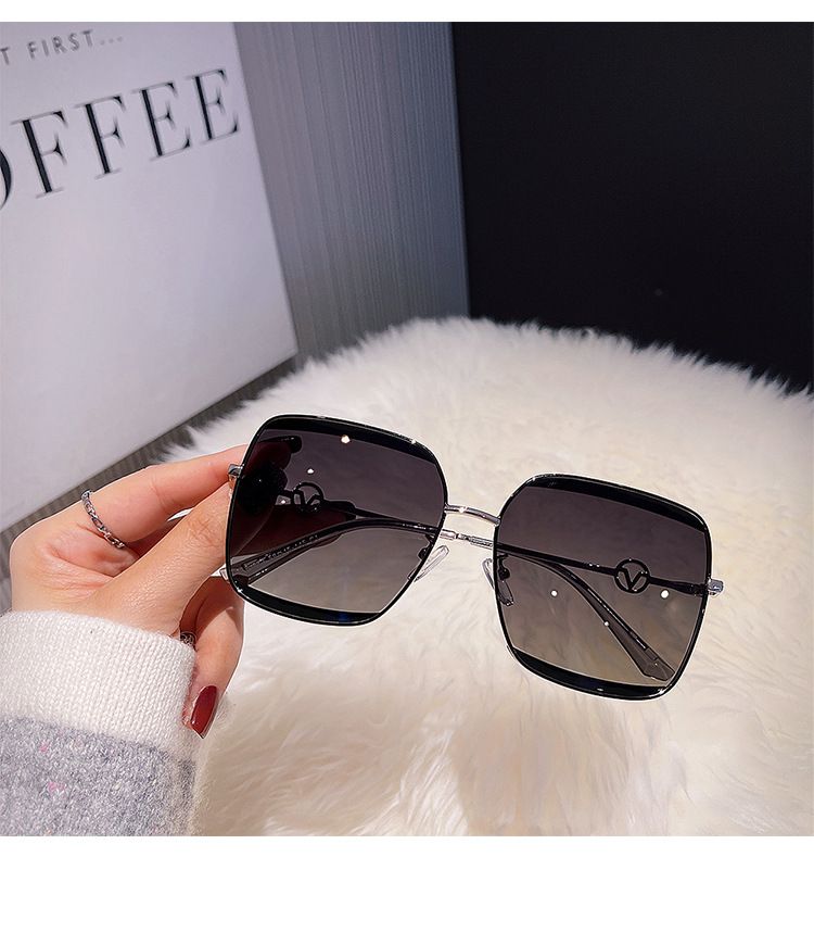 Occhiali da sole polarizzati per donne con un senso del lusso, specchietti da guida marroni alla moda, nuovi occhiali da sole 2022, alla moda_voghion.com