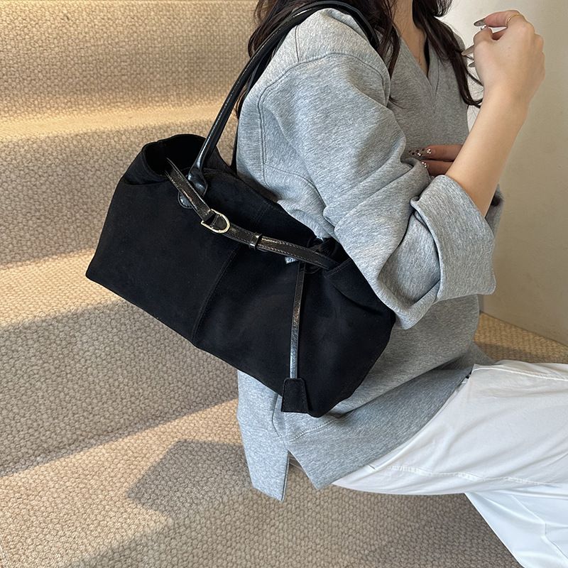 Borsa a tracolla monospalla in pelle scamosciata, nuova autunno inverno 2025, grande capacità, da tenere sottobraccio_voghion.com