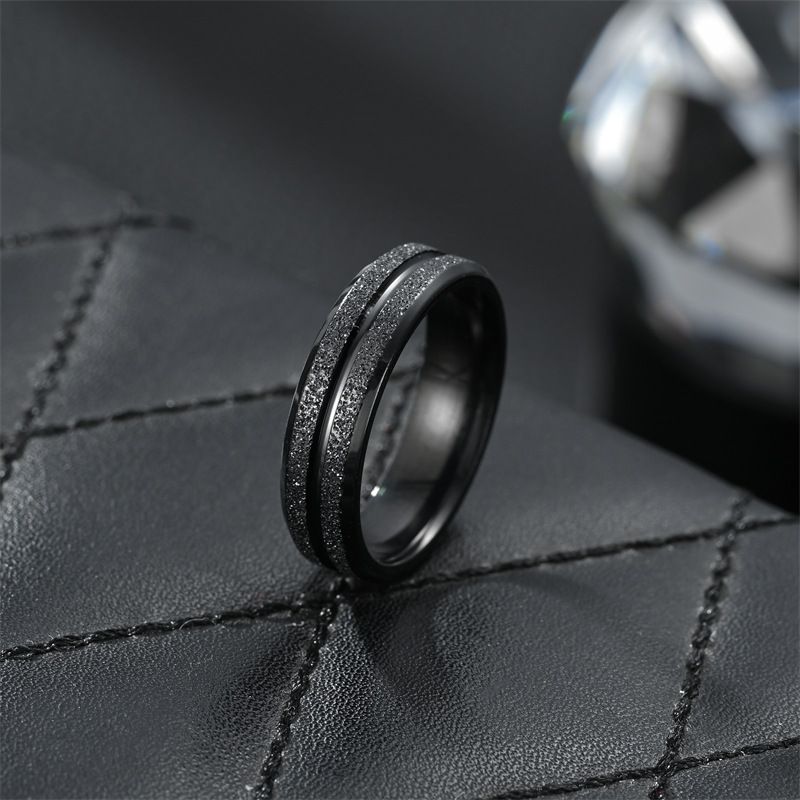 Nuovi accessori popolari: anello di coppia satinato a linea singola in acciaio inossidabile, anello in acciaio al titanio europeo e americano, gioielli fatti a mano in versione coreana_voghion.com