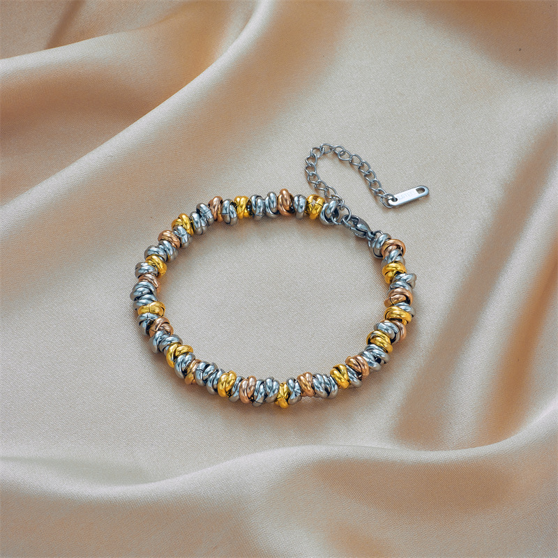 Moda transfronteriza europea y americana color de contraste simple círculo de metal de acero titanio con cuentas personalidad retro pulsera versátil_voghion.com