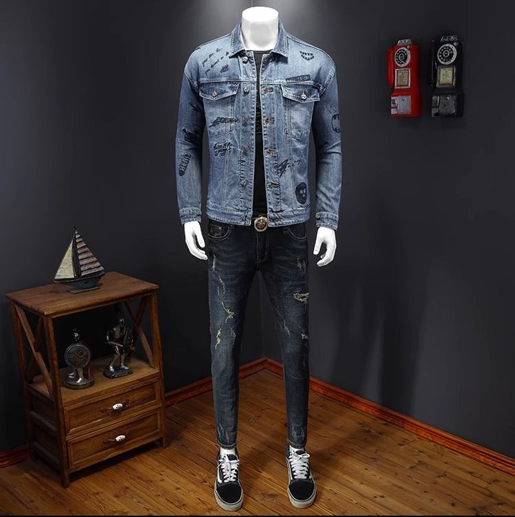 Herrenbekleidung, mit Graffiti bestickter Denim-Mantel_voghion.com