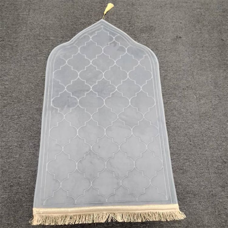 Islamic Prayer Rug Mat For Muslim Worship Flannel Prayer Mat With Tassel Embossed Dirt Resistant And Easy To Care Mat Source_voghion.com