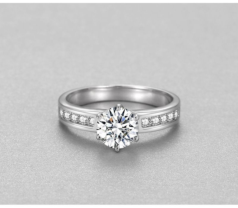 YJZ107 Sechs Klauen 1.25 Karat 5A Zirkon Damen Simuléiert Versëlwert Platin Kroun Diamant Hochzäitsring_voghion.com