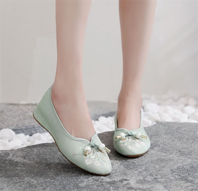 Scarpe da ballo con tacco piatto a punta singola da donna Qipao in stile cinese ricamate in tessuto vecchio di Pechino_voghion.com