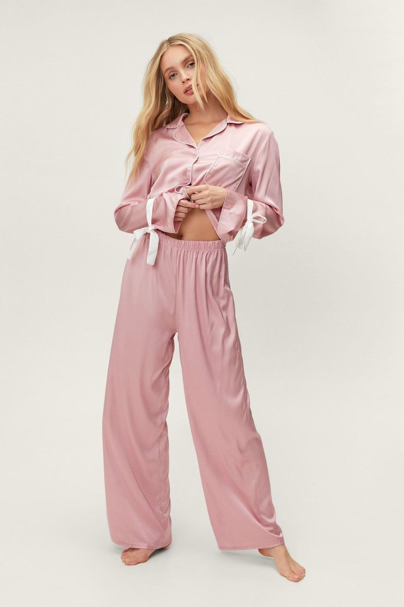 Damenbekleidung – Pyjama-Set aus Satin mit Reverskragen, langen Ärmeln und weitem Bein – Loungewear und Nachtwäsche für Zuhause und unterwegs_voghion.com