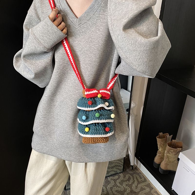 Adorabile borsa a tracolla da donna realizzata a mano all'uncinetto con filato, rifinita con albero di Natale e palline colorate, borsa per telefono intrecciata_voghion.com