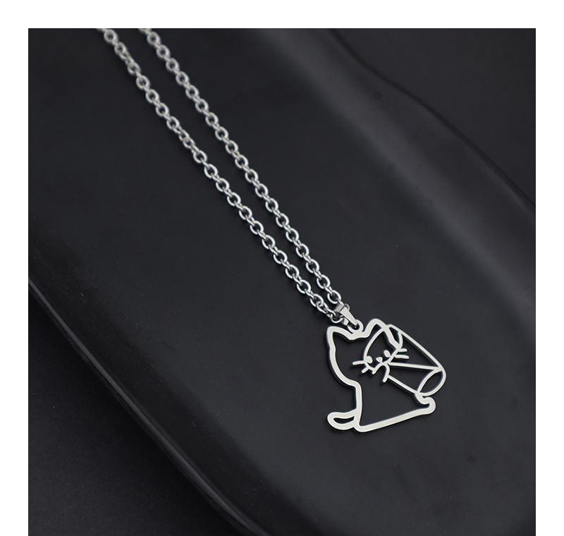 Collier en acier titane « Petit chat buvant de l'eau » - Accessoire design - Léger - Luxe - Niche - Haut de gamme - Ins - Pull mignon_voghion.com