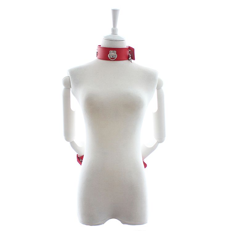 Legatura forzata con polsino rosso sul retro, polsino al collo, lucchetto Zhuang, abbigliamento costrittivo in pelle, intimo sexy_voghion.com