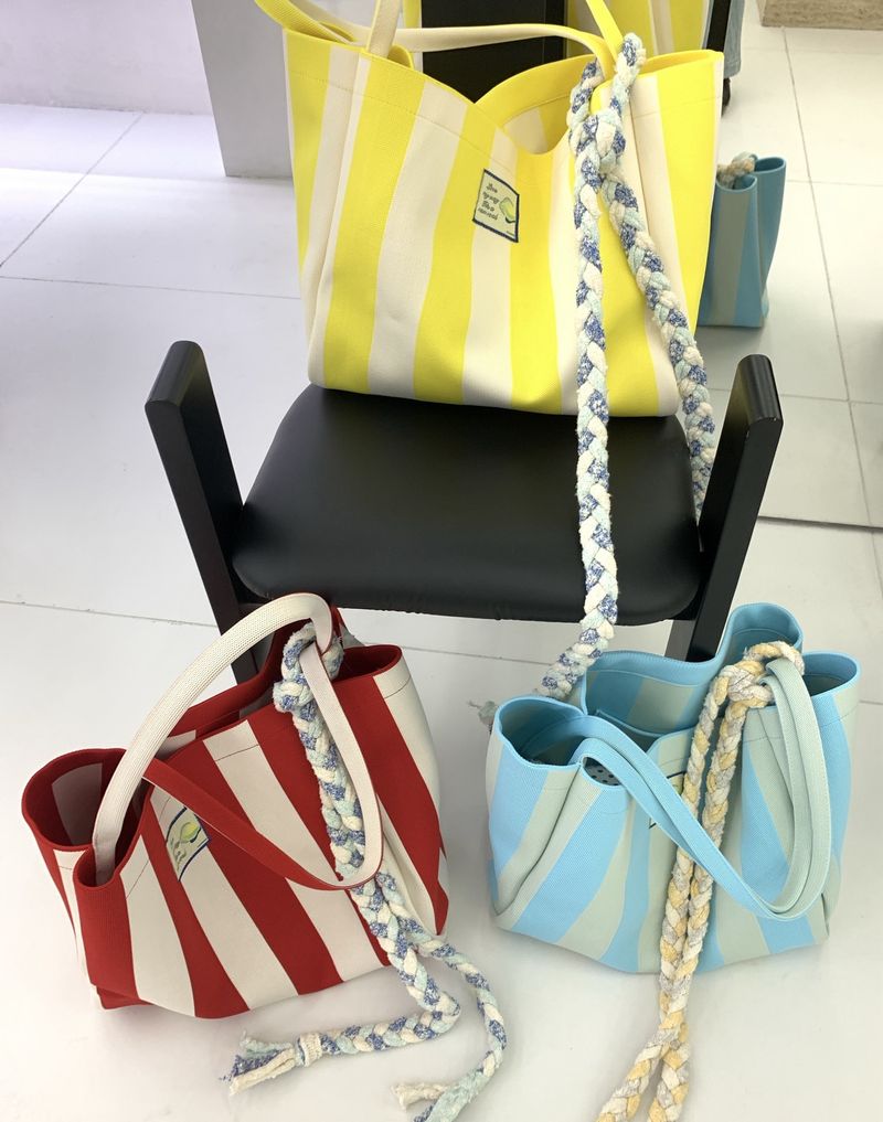 Borsa da viaggio casual semplice e grande a righe coreane, primavera estate 2025_voghion.com