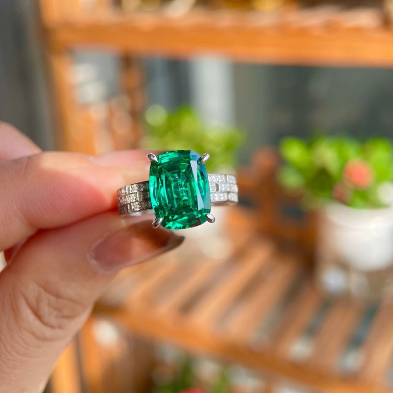 8 Carat Emerald Cultivated Carbon Diamond Set With High Grade S Silver Ring For Dinner Style_voghion.com