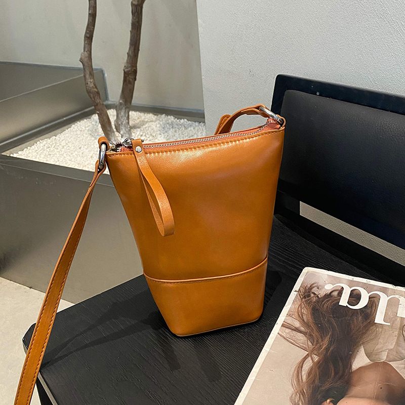 Borsa a tracolla versatile in vera pelle, modello Niche Bucket per donna, 2025, nuova moda per telefono, sottobraccio_voghion.com