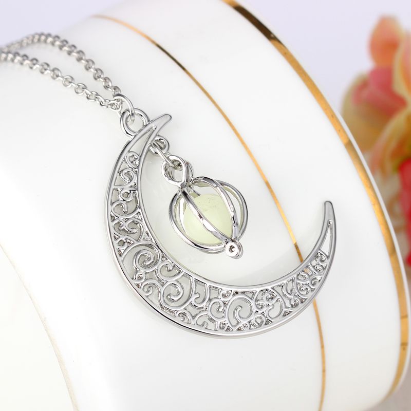 Luminous minimalist accessories with multiple fashionable and versatile luminous hollowed out necklaces for women's_voghion.com