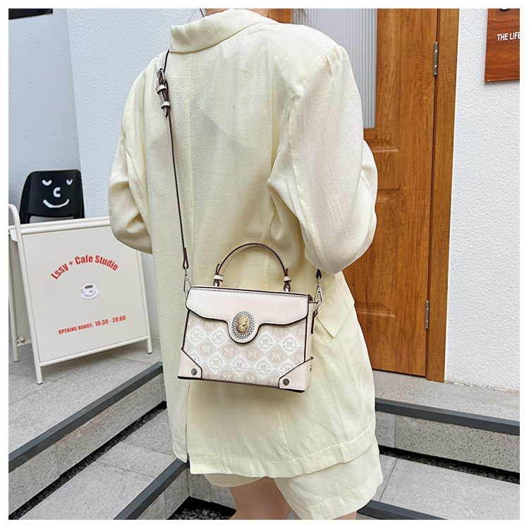 2023 Primavera e l'estate Nuovo stile francese dolce ricamato Box Bag Borsa da donna Advanced Sense Messenger Versatile Borsa da donna_voghion.com