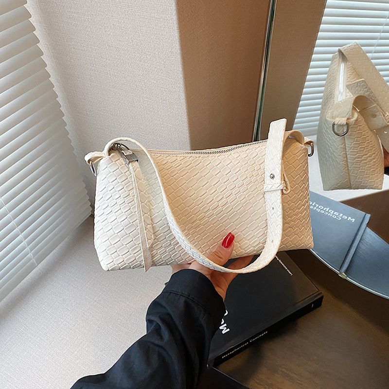 Piccolo design di nicchia per le donne 2023 nuova popolare trama tracolla larga moda borsa a tracolla singola ascellare_voghion.com