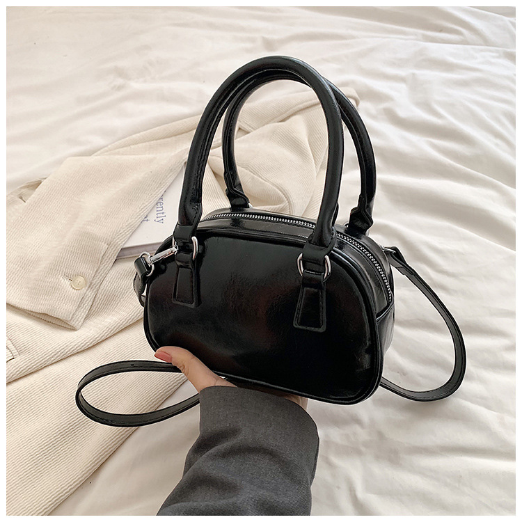 Versione coreana Texture 2024 Nuova nicchia Borsa quadrata portatile piccola Borsa a tracolla singola alla moda Borsa da bowling per donna_voghion.com