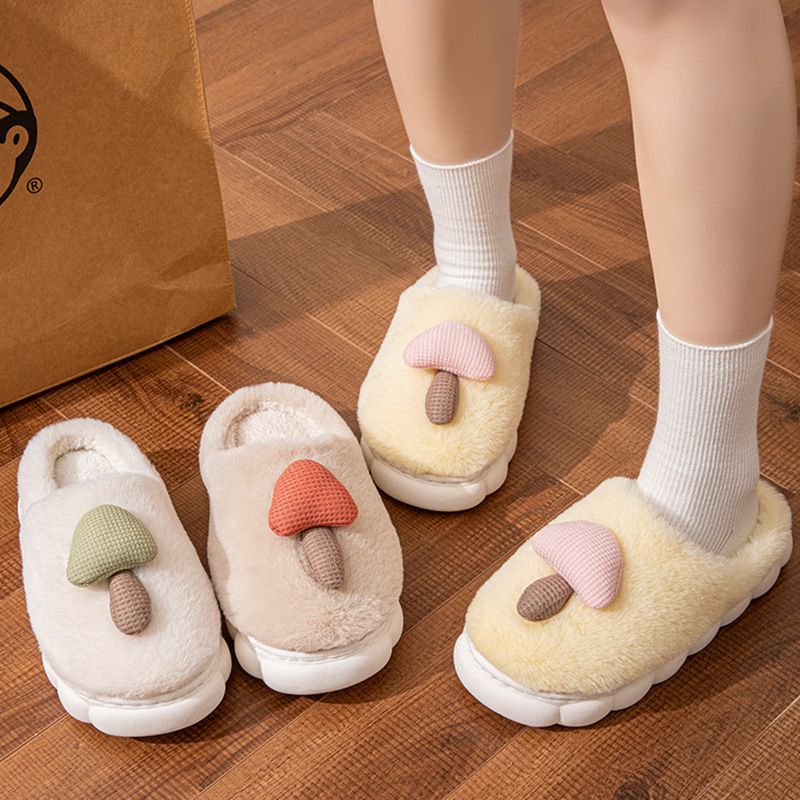 Comode pantofole invernali in peluche alla moda per interni in cotone a forma di fungo, nuovo modello_voghion.com