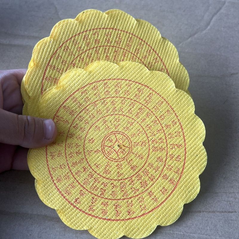 Julihälfte, Qingming-Fest, Grabreinigungs- und Ahnenkultbedarf, Für die Toten, Straßengeldpapier_voghion.com