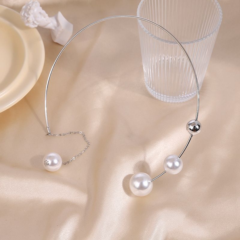 2024 Nouveau collier ouvert en perles, design minimaliste et unique, style pompon, chaîne de collier, bijoux polyvalents pour femmes_voghion.com