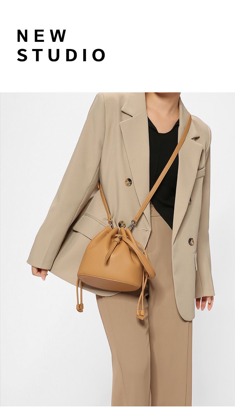 A niche design women's versatile drawstring bucket single shoulder crossbody bag, simple, large capacity, pleated and_voghion.com