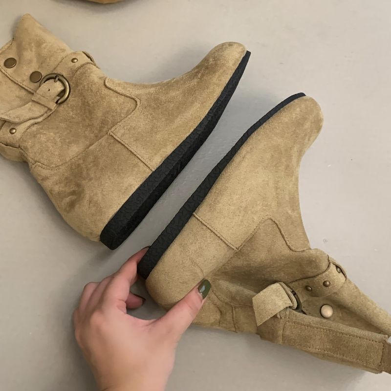 Botas de salto alto estilo francês com fivela de cinto, novas botas curtas de 2025 com sola macia e botão dobrável bidirecional para aumento de altura_voghion.com