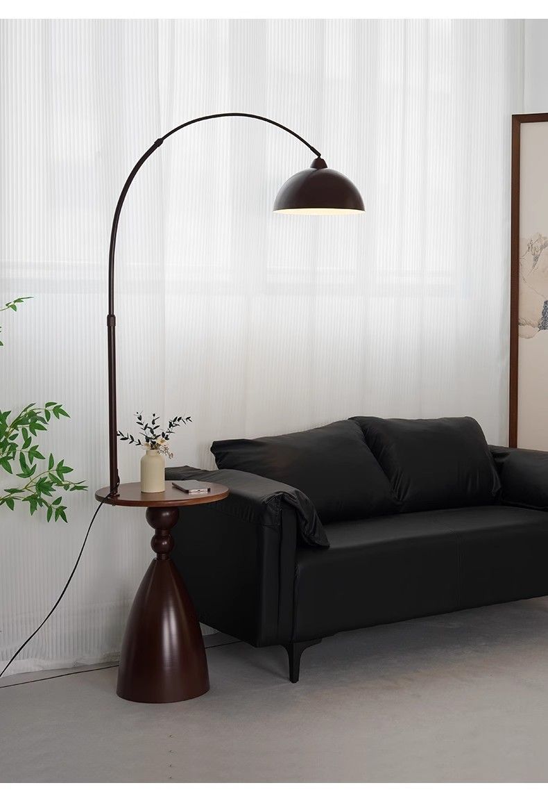 Pavimento per soggiorno in stile antico color crema con ripiano portaoggetti, tavolino da caffè, divano ornamentale integrato, atmosfera da pesca_voghion.com
