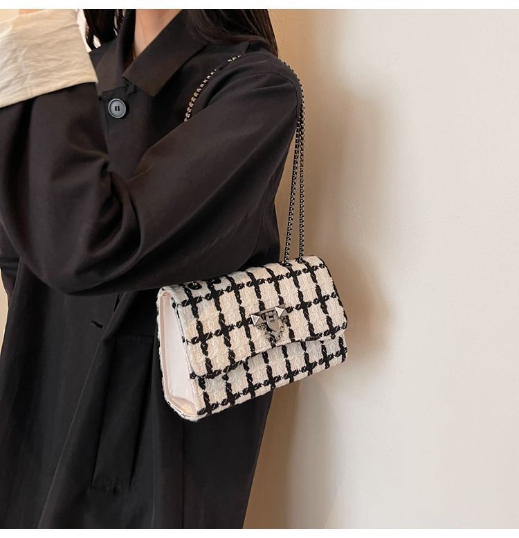 Xiaoxiangfeng Licht Luxus Wolle für Frauen 2023 Neue Trendy Mode Kette Textur Einzelnen Schulter Crossbody Kleine Quadratische_voghion.com