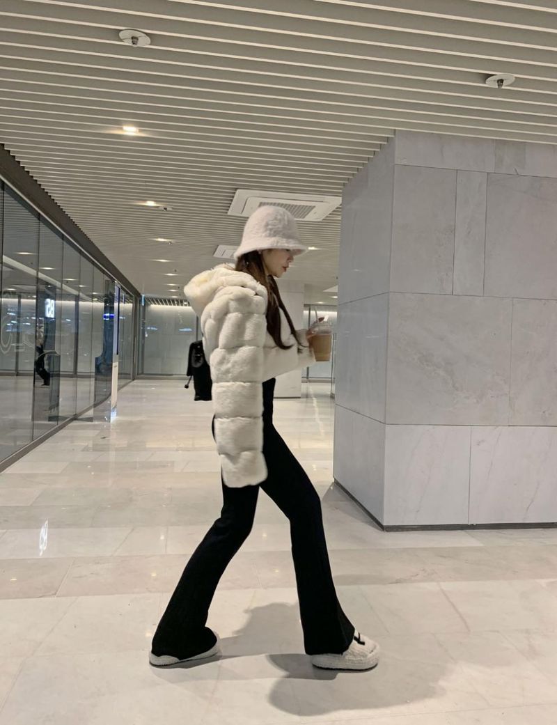 Damenbekleidung Wintermantel im französischen Stil aus Kunstnerz, verdickt, warm, modisch, flauschiger Kaninchenfellmantel mit Kapuze_voghion.com