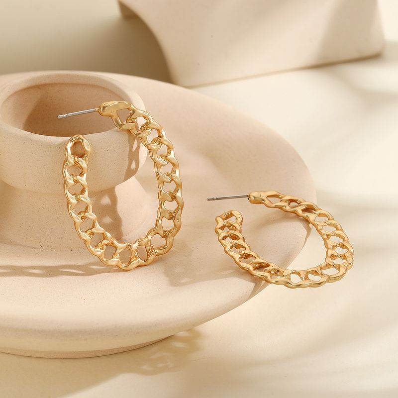 orecchini in stile semplice moda leggero lusso orecchini a forma di C eleganti orecchini a forma di C in metallo filettato_voghion.com