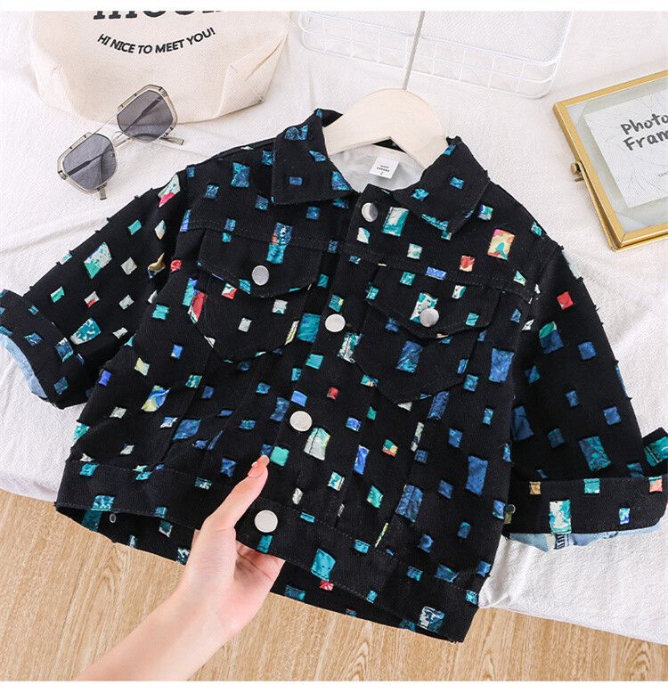 Giacca elegante e raffinata con fondo colorato ritagliato per mamma e bambini_voghion.com