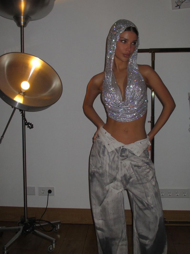 Damen-Kapuzenweste im Metallic-Look – Y2K Streetwear Crop Top für Sommerfestivals & Nachtleben_voghion.com