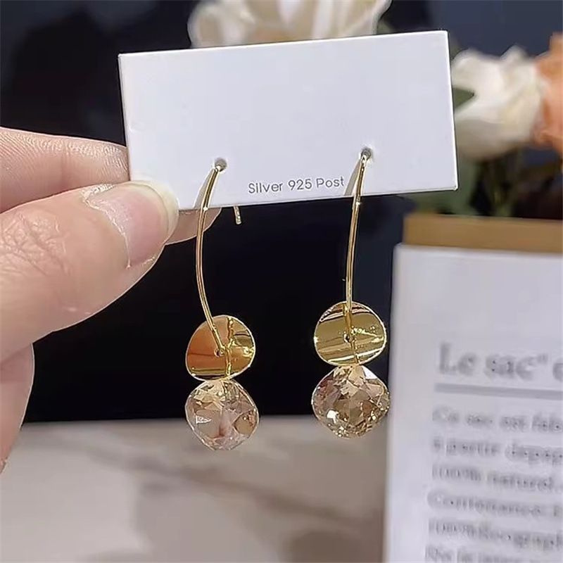 Pendientes de estilo francés de alta gama con borlas geométricas de cristal para mujer, con diseño de nicho y ganchos para las orejas, que adelgazan el rostro._voghion.com