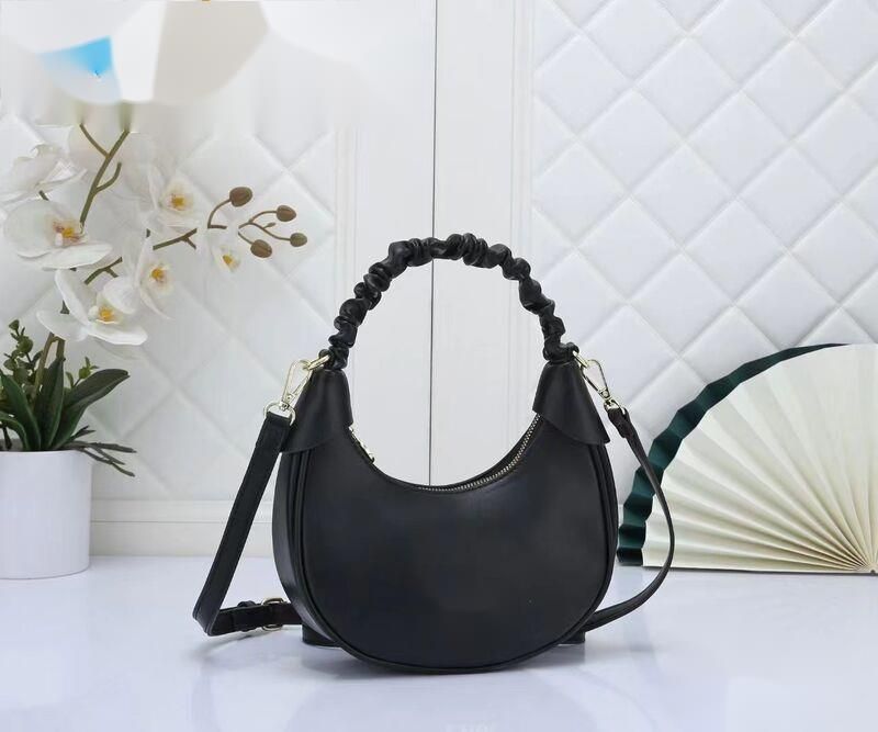 Crescent Bag Women's Bag New Niche Design Retro Horn Shoulder Bag Versatile Casual_voghion.com