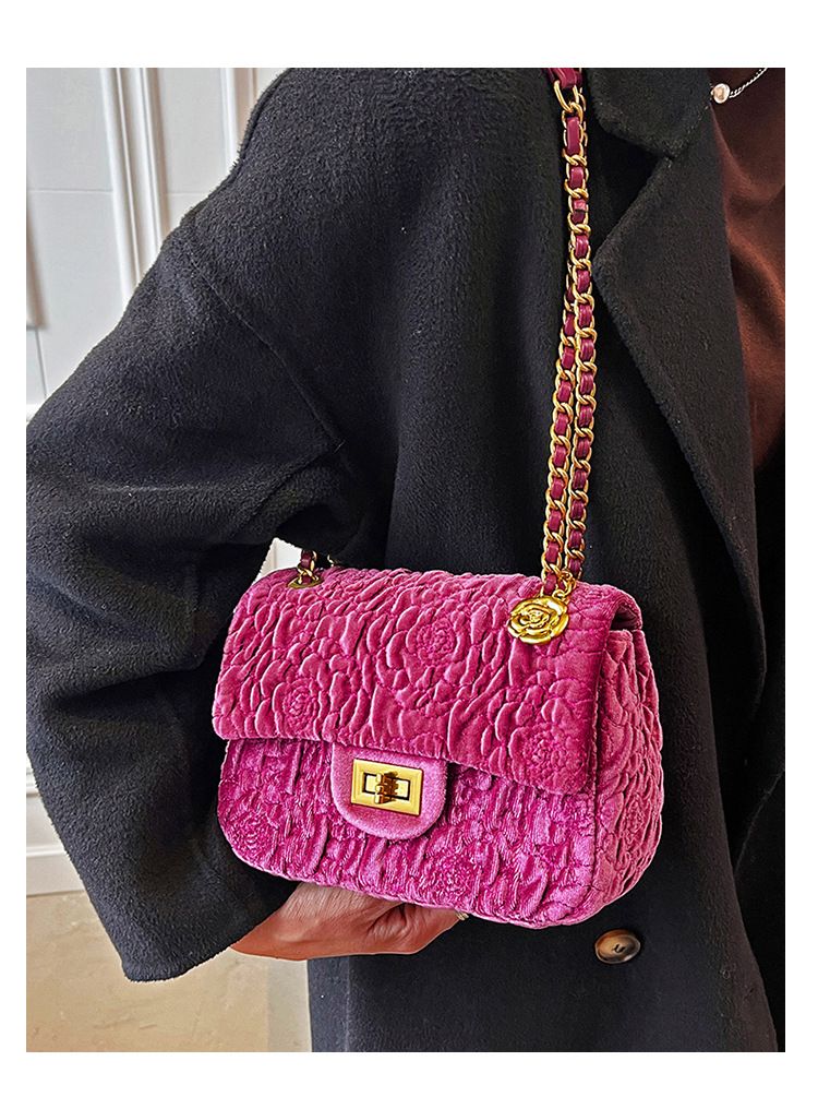 Autunno e inverno per le donne 2024 nuova moda camelia velluto catena piccola piazza grassa borsa a tracolla sottobraccio_voghion.com