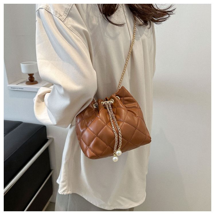 Ligge Cross Shoulder Water Bucket Bag 2024 Drawstrig Simple New Style Chai Sprig Tred Leisure Large Capacity_voghion.com