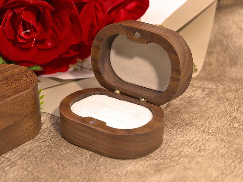 Vorschlag gravierte Holzring Lager Hochzeit Zeremonie Foto Requisiten geheime ultradünne unsichtbare Box_voghion.com